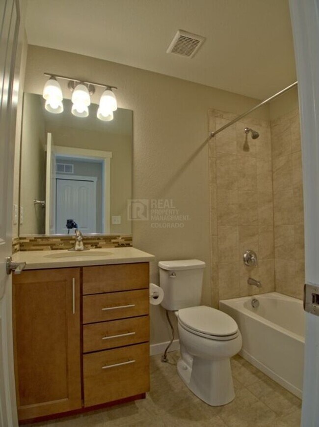 Building Photo - 1374 Sunshine Vly Wy