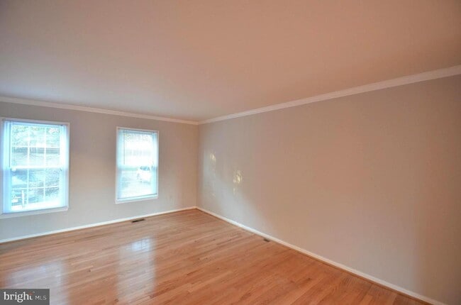 Building Photo - 5748 Lakeside Oak Ln