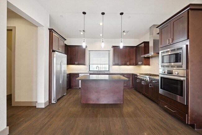 Building Photo - 114 Heights Blvd