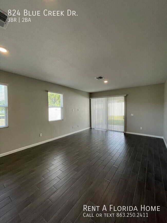 Building Photo - 824 Blue Creek Dr