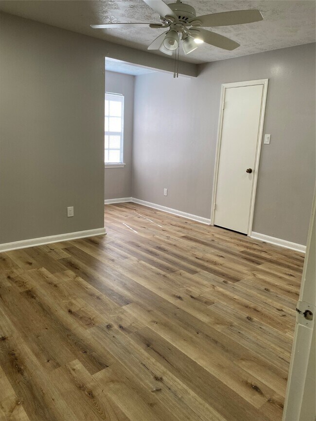 Building Photo - 11702 N Petersham Dr