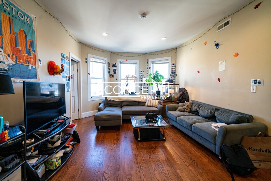 Building Photo - 10 Bickford Ave