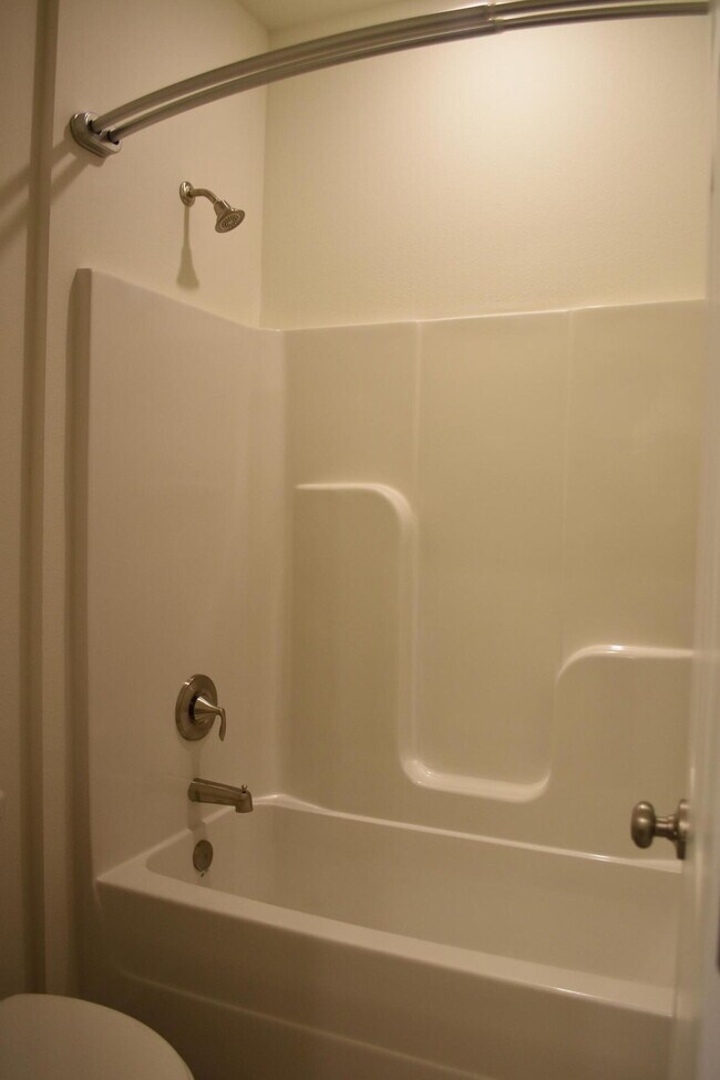 Building Photo - 173 Picnic Pl