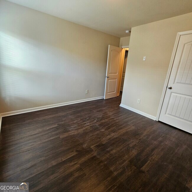 Building Photo - 413 Fern Bay Dr SW