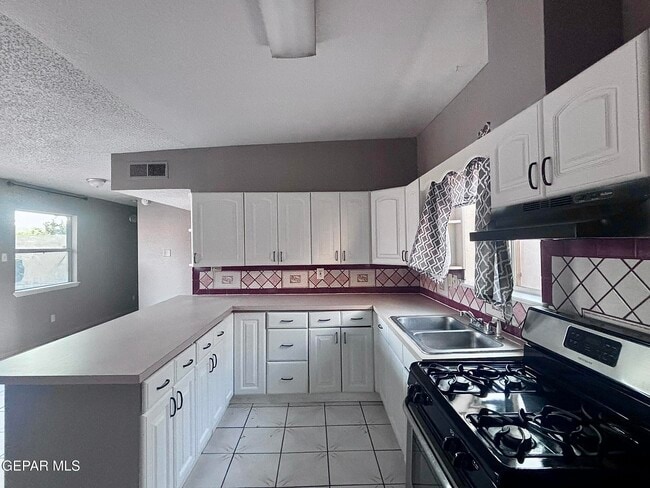 Building Photo - 7952 San Jose Rd