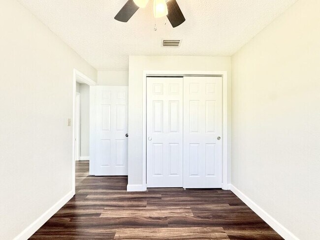 Building Photo - 1221 Jewel Ave