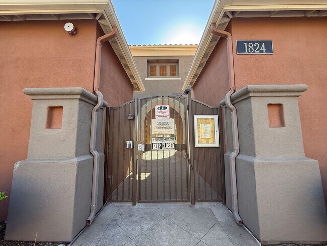 Building Photo - Tri-level 3-bedroom 3-bathroom townhouse located in Chula Vista, CA