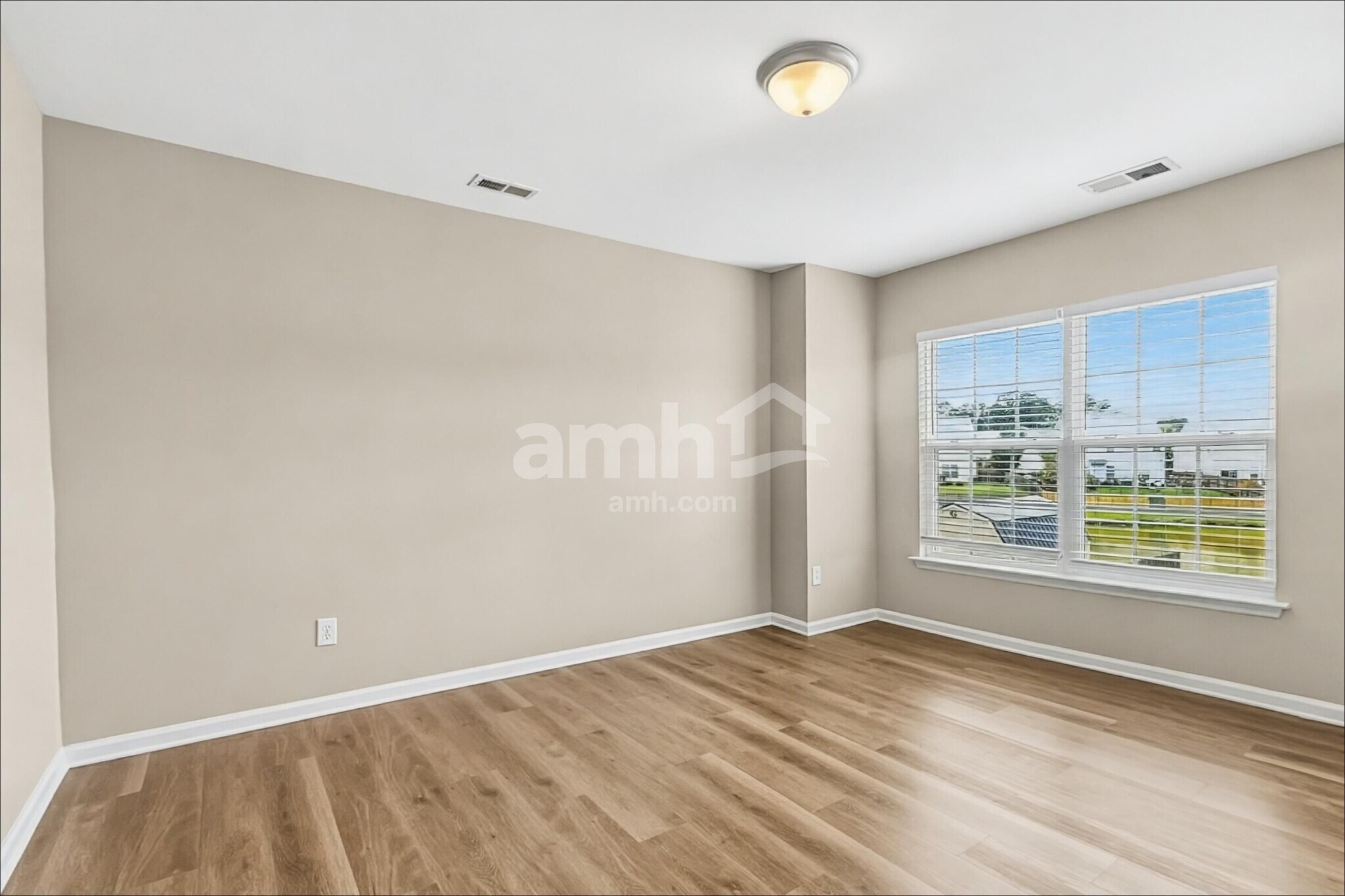 Building Photo - 578 English Oak Cir