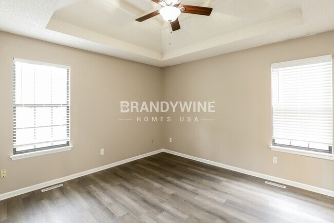 Building Photo - 521 SE Onyx Dr