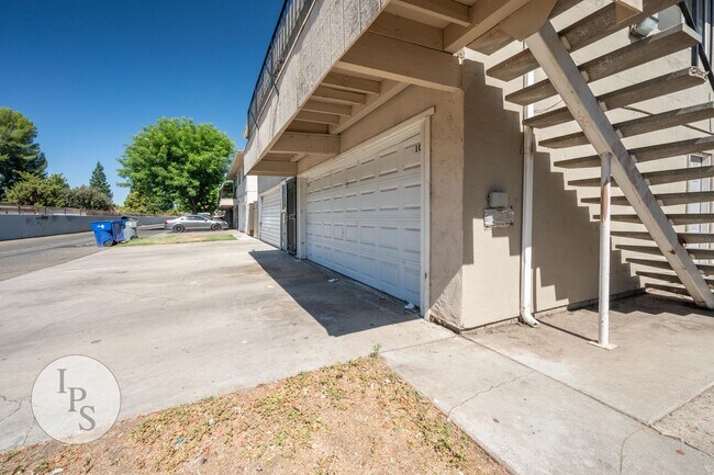 Building Photo - Fresno Westside Apt, 2BR/1BA, Shaw/Marks - Lots of Amenities