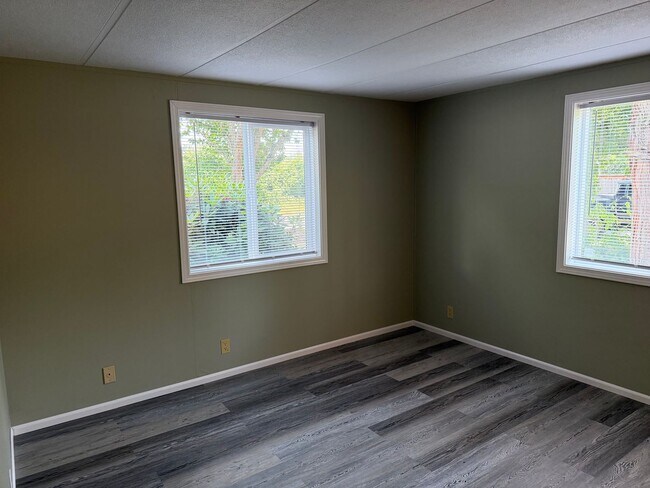 Building Photo - 3-bedroom 2 bath house in Springfield!