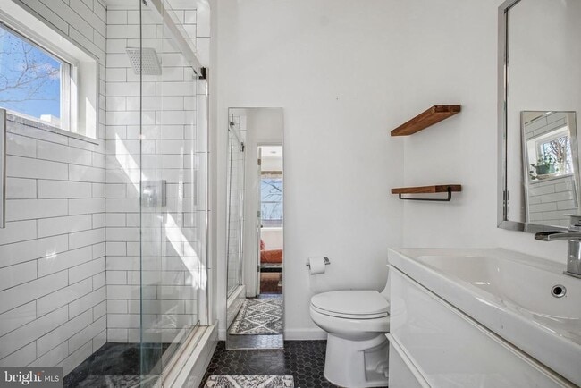 Building Photo - 1346 Nicholson St NW