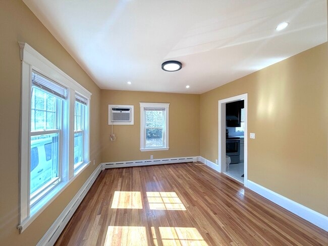 Building Photo - 11 Earle St