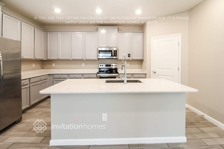 Building Photo - 9860 Lemon Grass Ln