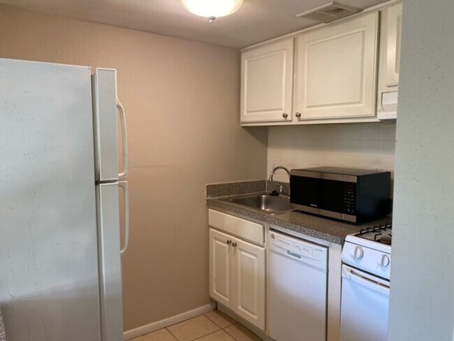 Building Photo - 139 Oyster Bay Cir