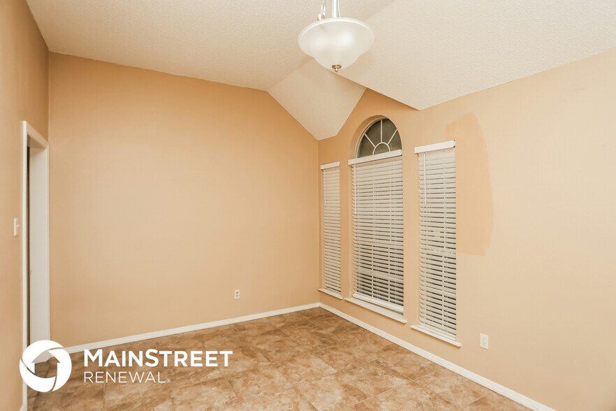 Building Photo - 1717 Worthington Ln