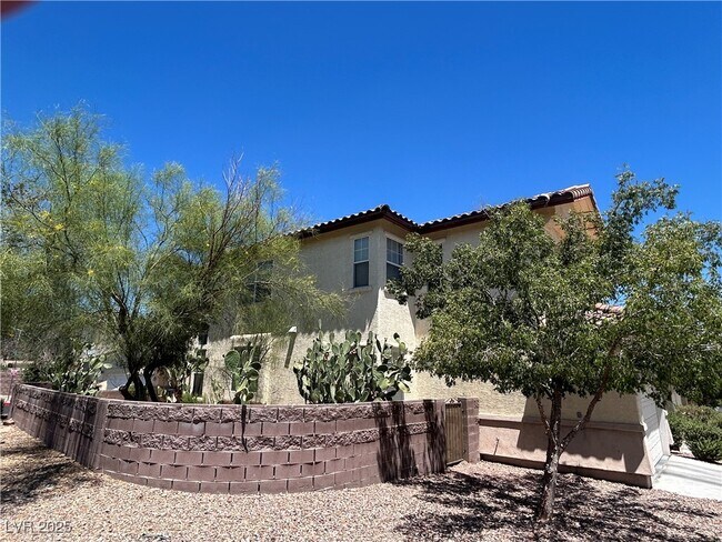 Building Photo - 1200 Valerio Ln