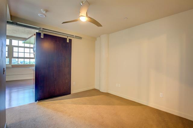 Building Photo - 2600 W 7th St