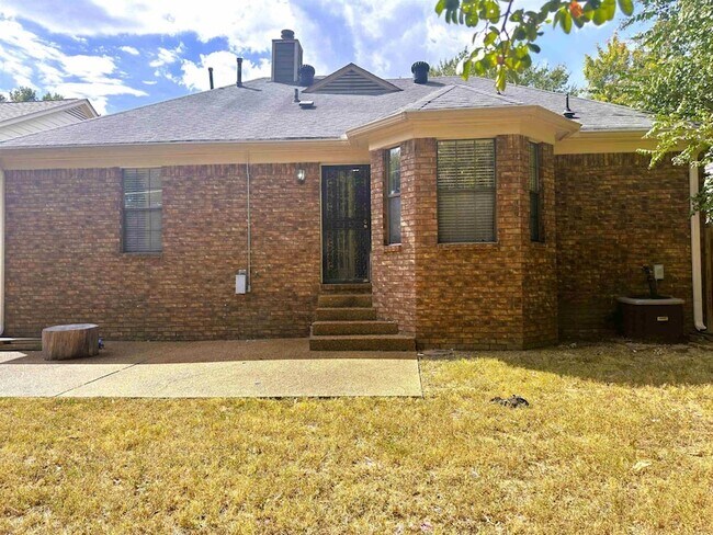 Building Photo - 2806 Maryland Cir E