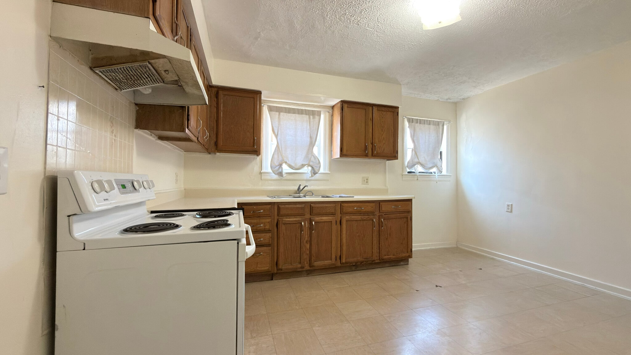 Building Photo - 221 Walnut St