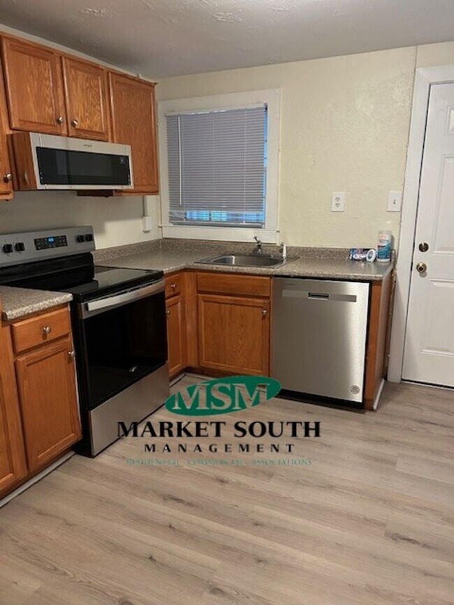 Building Photo - APPLICATION PENDING!! Eastside location