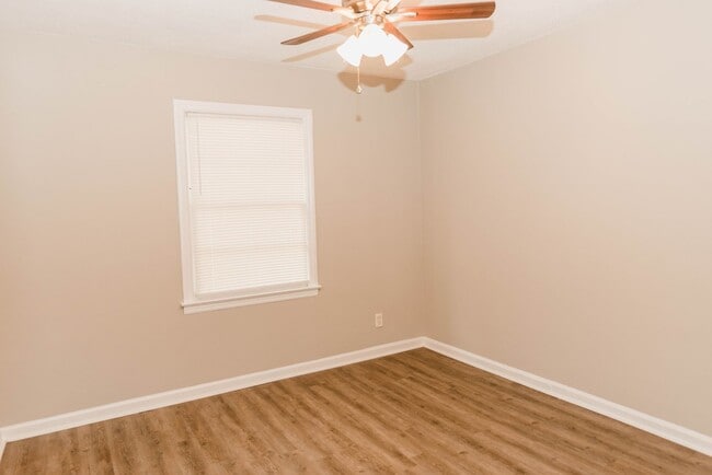 Building Photo - 2780 Hall Dr SE