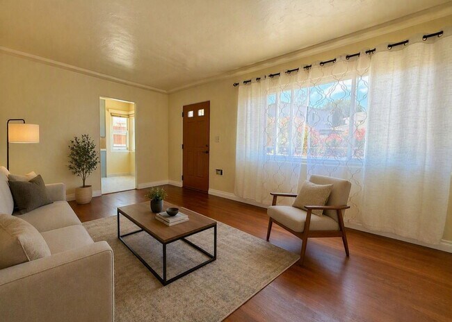 Building Photo - MOVE IN NOW! Cozy Two Bedroom! Shared Outdoor Space!