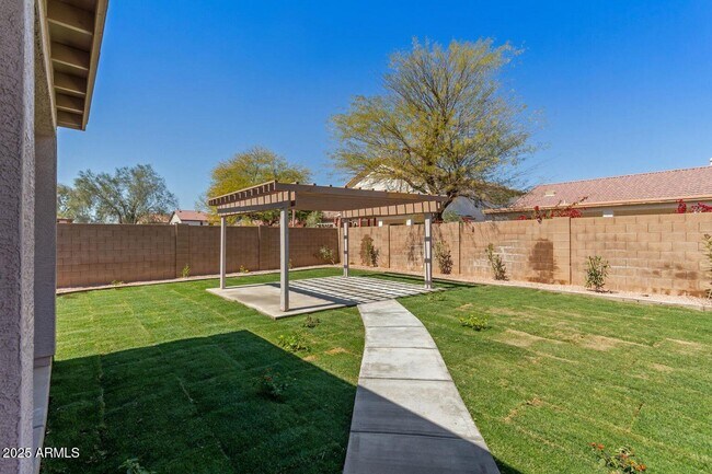 Building Photo - 9518 W Minnezona Ave