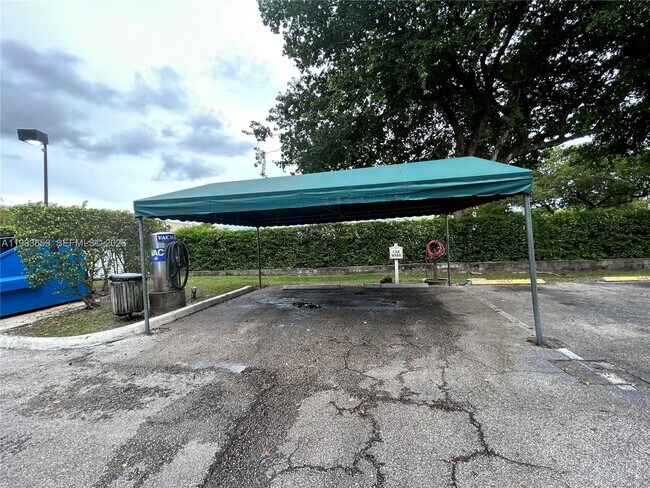 Building Photo - 1263 SW 46th Ave