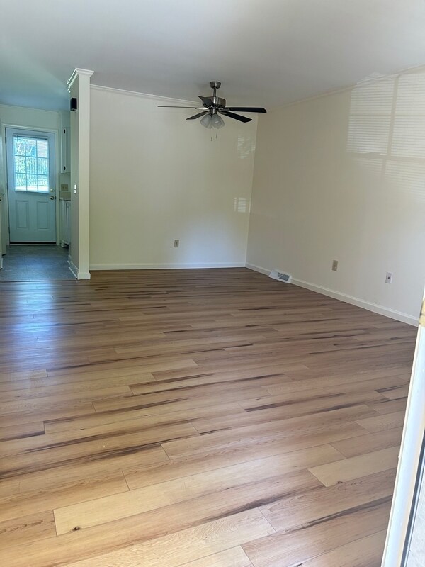 Building Photo - 107 Rainbow Cir