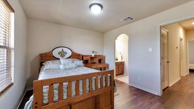 Building Photo - 17915 Quiet Loch Ln