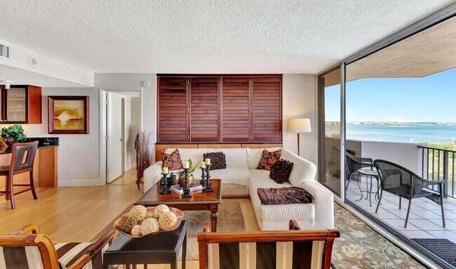 Building Photo - 4200 N Ocean Dr