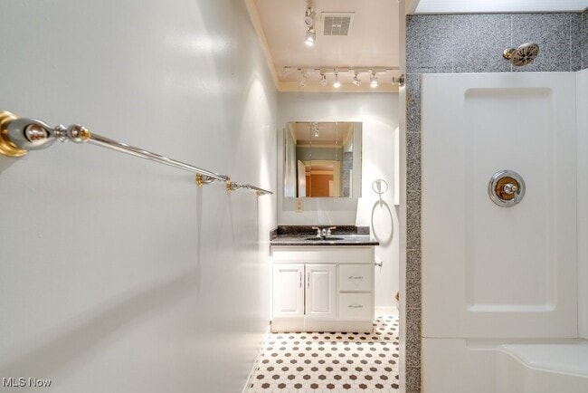 Building Photo - 301 Bogart Rd