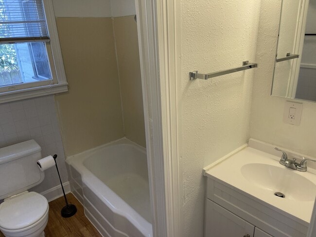 Building Photo - Austin Back House