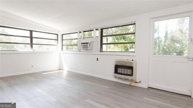 Building Photo - 2917 Cambridge Dr SW