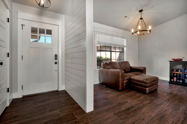 Building Photo - 1703 Willard St