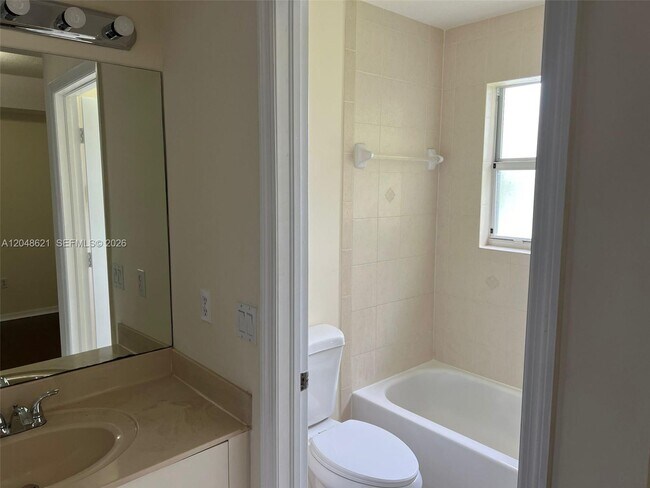 Building Photo - 1581 SE 31st Ct