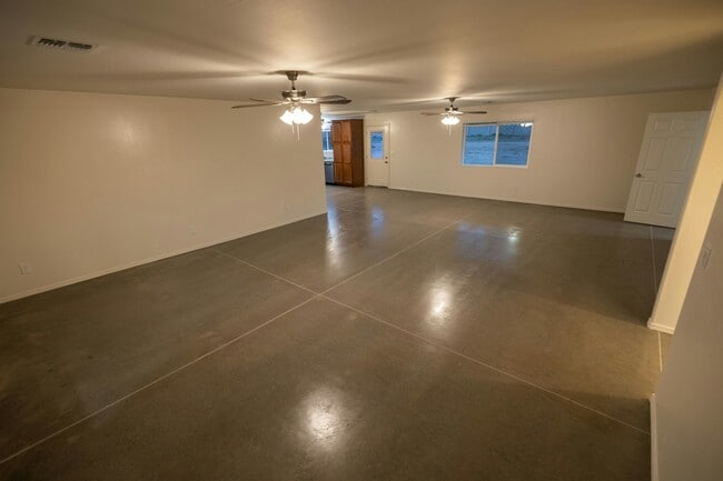 Building Photo - 298 Halli Jo Loop