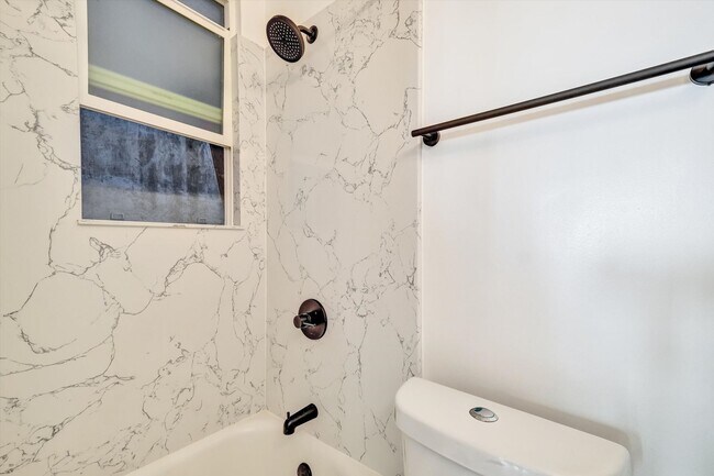 Building Photo - Furnished 3-Bedroom Apartment for 5 – Shar...