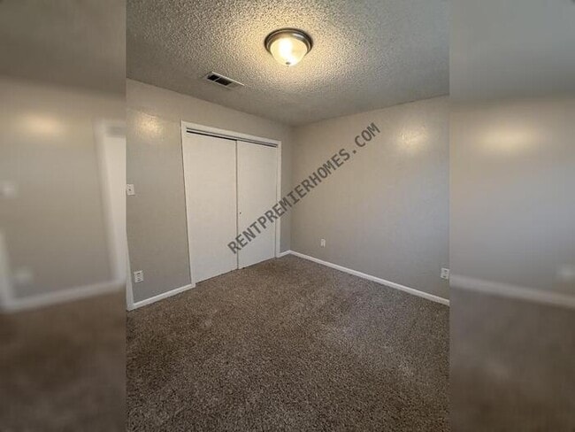 Building Photo - 8404 Shelley Dr