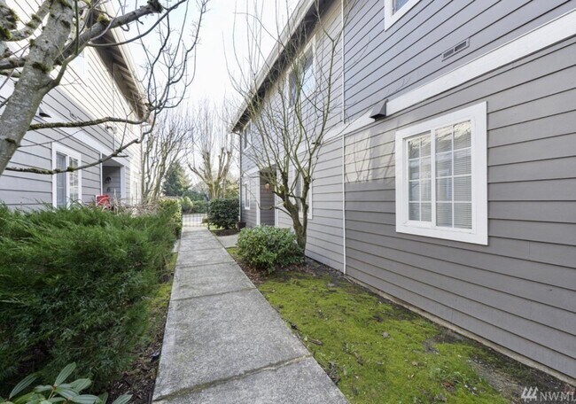 Building Photo - 4656 N Pearl St