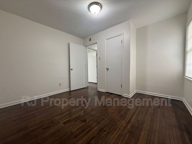 Building Photo - 5512 Cottonwood Rd