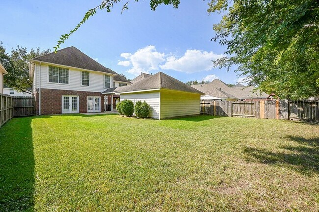 Building Photo - 1547 Lakeside Enclave Dr