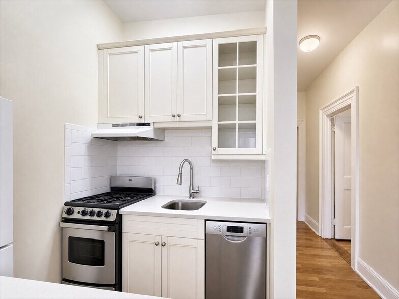 Building Photo - 244 Beacon St