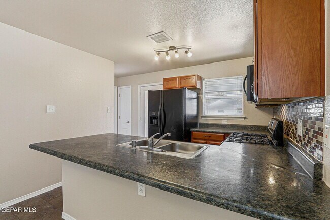 Building Photo - 2300 Glitter Point