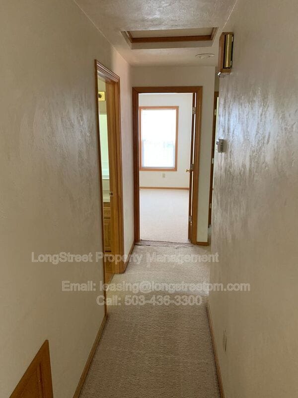 Building Photo - 3044 NE Glacier Way