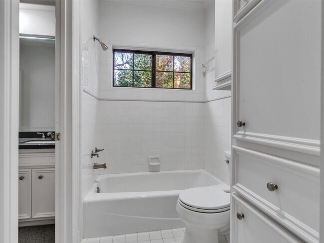 Building Photo - 2525 Nantucket Dr