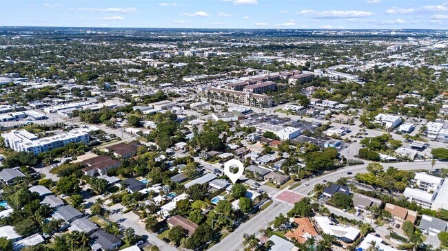 Building Photo - 1464 NE 24th St