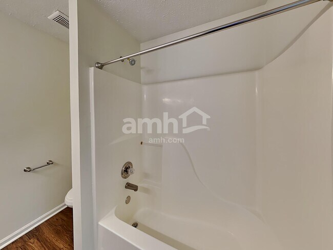 Building Photo - 1128 Eastwoods Dr