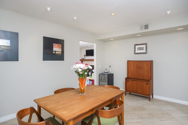 Building Photo - ***Available Now - Mid-term Lease ONLY *** Single Level 3 Bedroom, 2.5 Bath home in La Costa*****